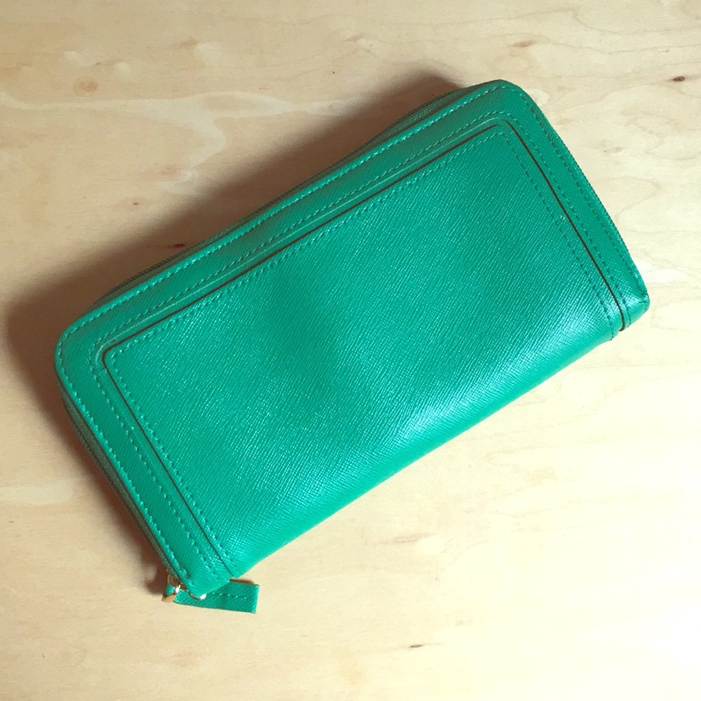NWOT Nieman Marcus Saffiano leather zip wallet